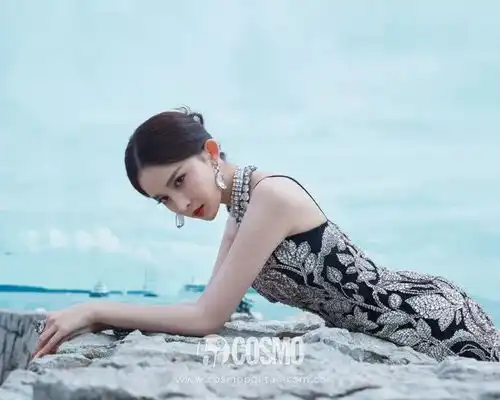 我从戛纳看出了一部最全海滩拍摄指南