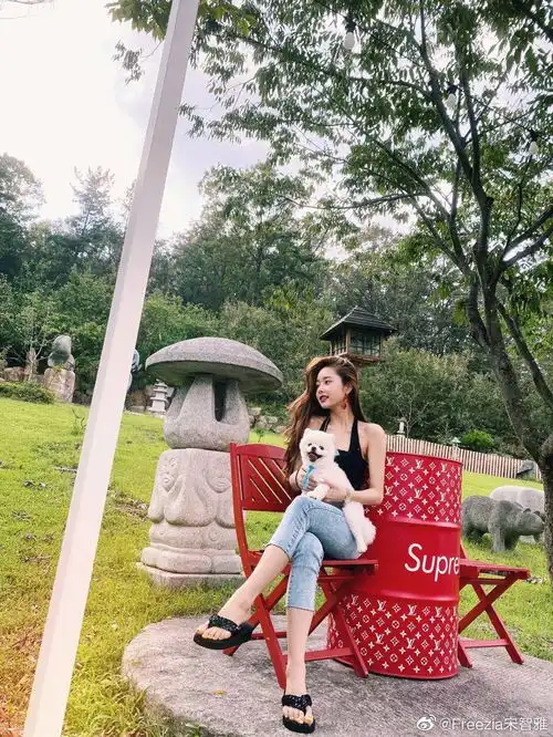 单身即地狱猫系拽姐,男女通吃,这个女人真是太有魅力了