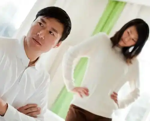 老公脾气暴躁爱摔东西,我们每次打架都把孩子吓哭,该和他离婚吗