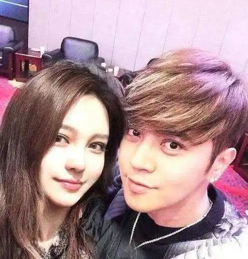 罗志祥周扬青分手莫让自己陷入翻阅手机式的自杀式爱情