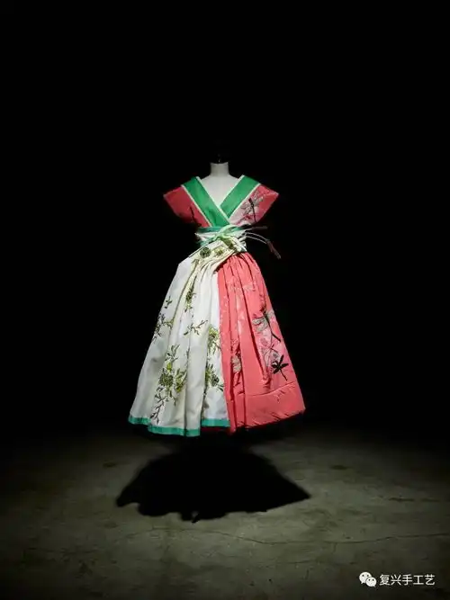 听樱花飘落的声音,dior,从巴黎到日本大展进行时