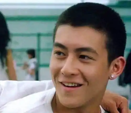 那些被上帝吻过的男明星,霸道又柔情,每一张都是小说男主的脸