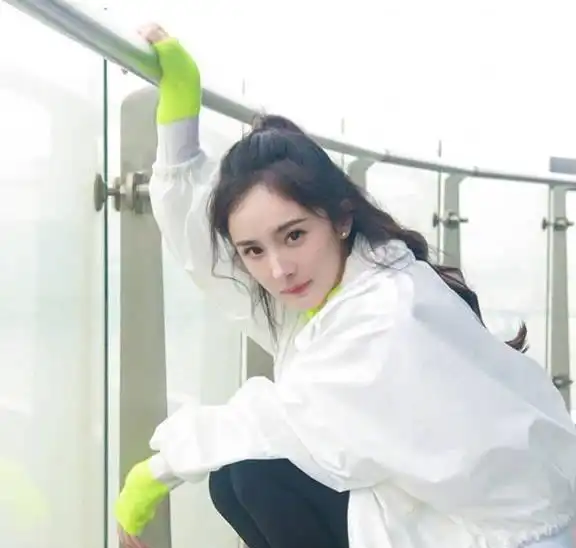 卫衣大作战穿对,就赢了整个春天