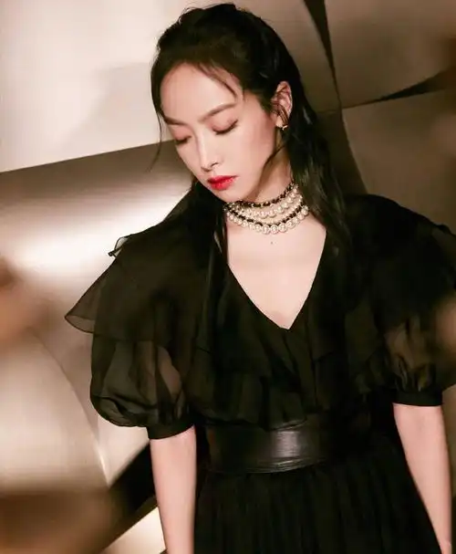 女人不管奔几,尽量少戴这5种饰品,显廉价没气质还很掉价