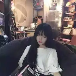 求助想找到这位美女的其他图片,以及姓名微博之类的