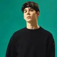 高冷欧美男生头像复古街拍头像