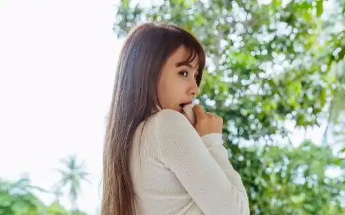 清冷禁欲系女生照片美女