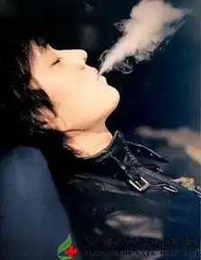 100分求图侧身侧脸抽烟的伤感男人
