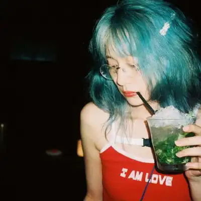 女生绿色头发头像高冷绿色系冷酷女生头像