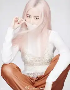 刘亦菲粉色发系拍大片再塑仙女形象打破次元壁若二次元女神