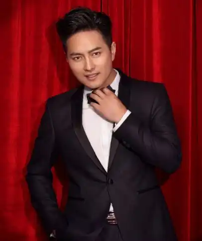 靠着星光大道红遍全国,成名后抛弃旧爱,却被新欢骗光家产