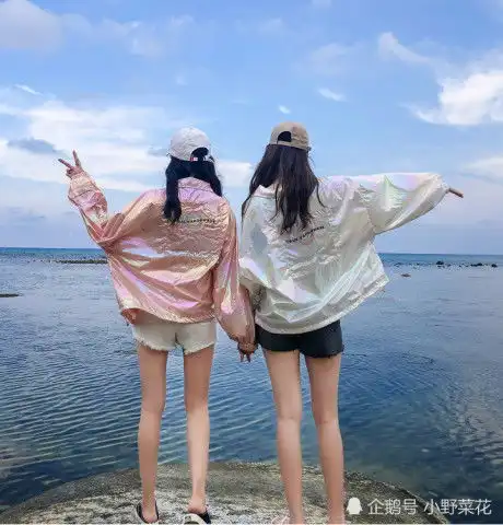 建议女生初夏别只穿短袖,最近防晒衣外套很火,美爆回头率