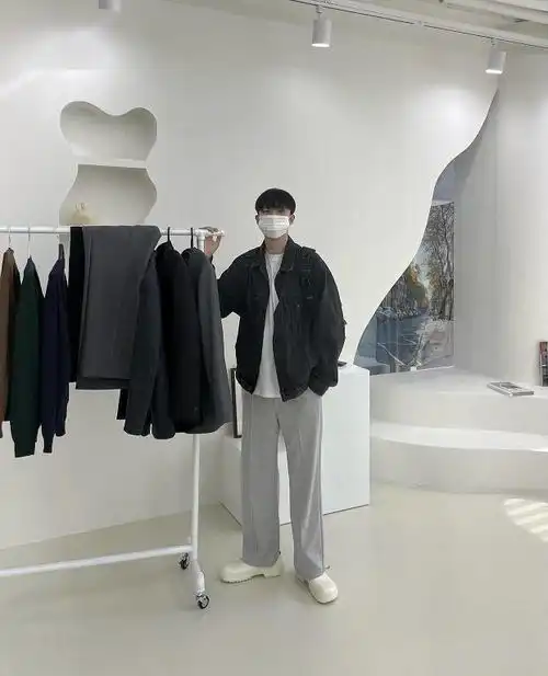 韩系基础休闲风,打造秋季完美型男的搭配