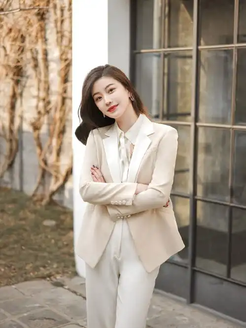 小个子女生夏季穿搭指南,印花衬衫搭配高腰阔腿裤,显高显瘦