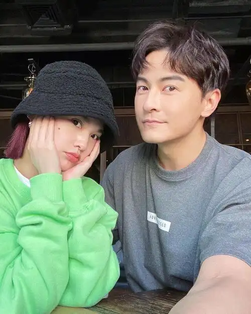 最近升格为邱太太的许玮宁当然也不会错过百变风格的大学