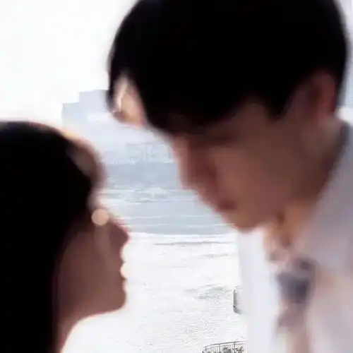 那就一起换个情侣头像骗骗别人吧