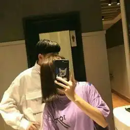 双人暧昧情头钟爱手机更在意你