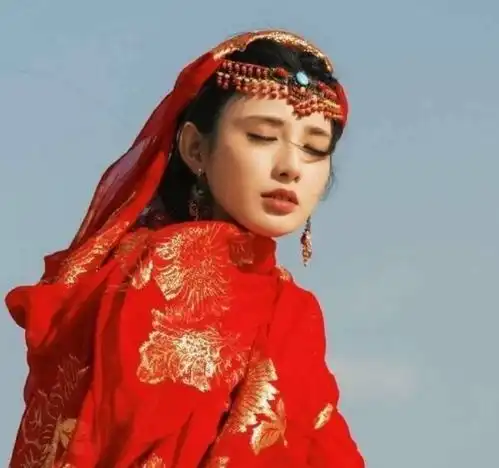 女星异域造型有多惊艳李兰迪彭小苒太唯美,赵丽颖唐嫣回忆杀