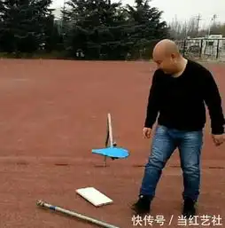 这个空中打坐的男子,吸引了多人围观,你还相信自己的眼睛吗