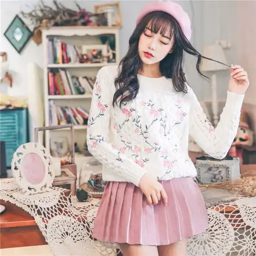 搭配款式新颖的时尚女装,优雅的气息能完美展现