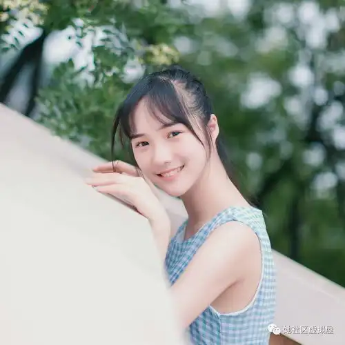 蓝色系头像大图男黄曼