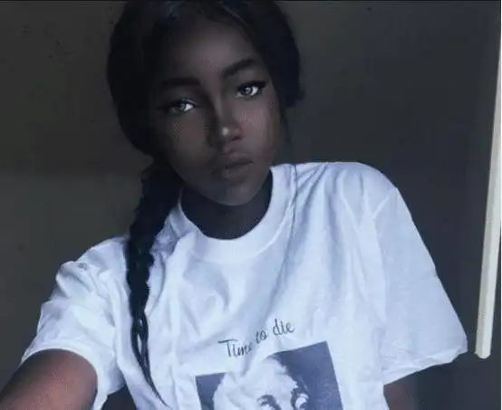 非洲版刘亦菲骗了多少人当镜头拉近,手上小细节让人失望