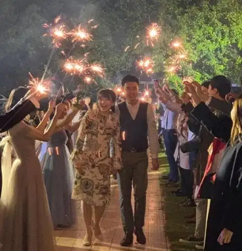 林志龙大婚,哥哥林志颖驾驶超跑撑场面,出手阔绰送千万豪车