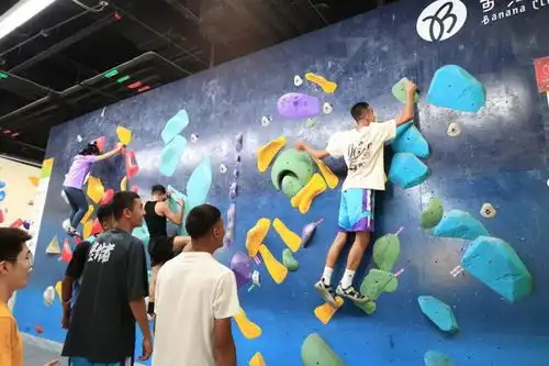 喀什篮球小将体验新兴运动感受上海年轻力新潮范