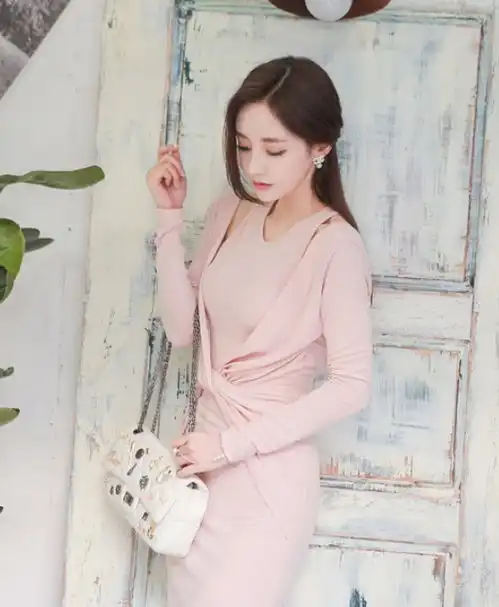 清新淡雅的紧身裙美女,优雅显瘦有气质,养眼上镜