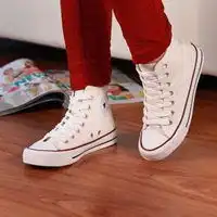 穿着帆布鞋的图片头像女生气质微信头像图片大全