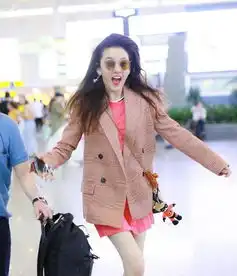 沈梦辰旅游照也太美了粉色连衣裙白色礼帽少女梦幻,好温柔