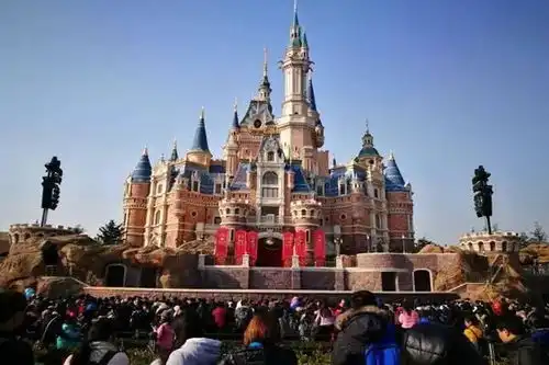 上海迪士尼招聘17岁女生吗北京环球度假区和上海迪士尼对比