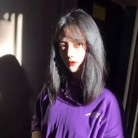 今日份女头世界上总有一半人不理解另一半人的快乐