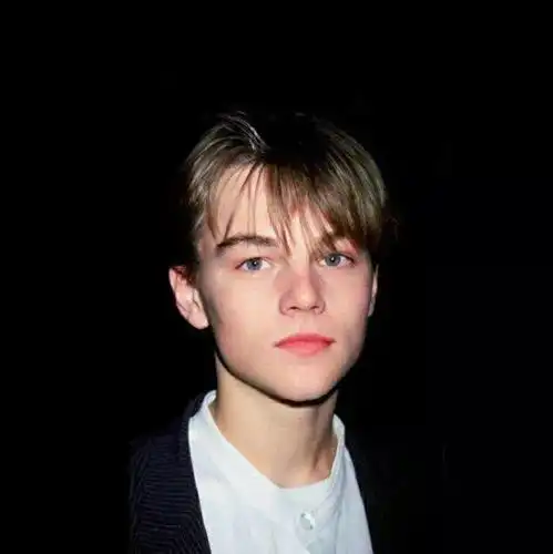 每日头像一发现你的星群我就朝你飞行