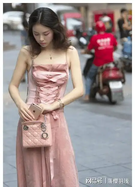 粉色系桃子女生头像小姐