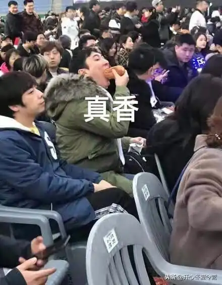 不知爹富的王思聪,16岁之前这样的网友笑喷