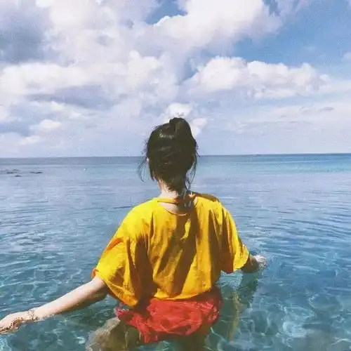 男生韩系头像不露脸背影