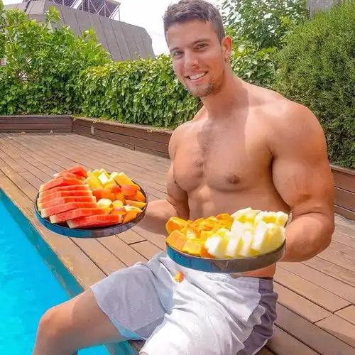 有腹肌男欧美微信头像