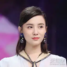 小宋佳才是短发界的扛把子妆发一天一个样儿