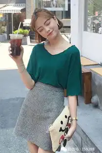 别致的衣服,展示出女人骨子的娇媚