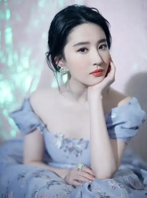 佛系女神刘亦菲消失的朋友圈