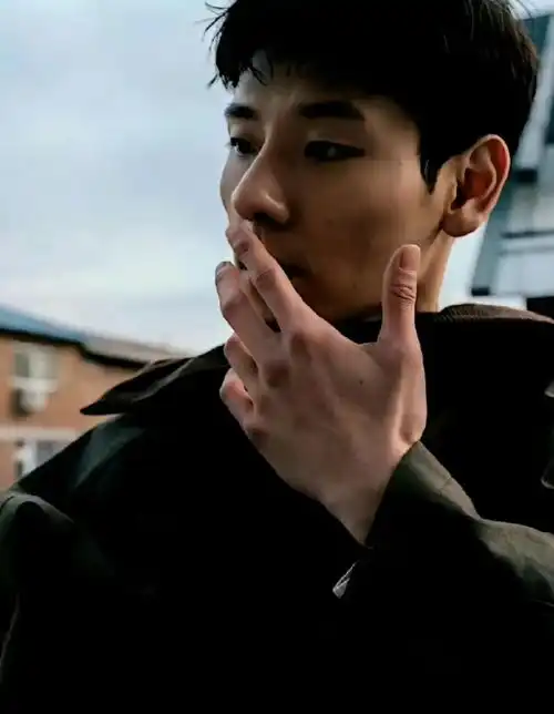 进狱系男星扛起新热度他有一种草原狼王野性的帅