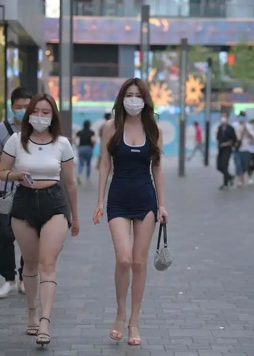 包臀裙性感成熟,凸显出女性的别致身材