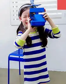 靓丽女孩春装设计白色印花长袖紧身裙