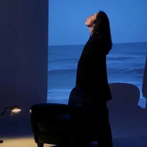 女生头像丨中途下车的人有很多