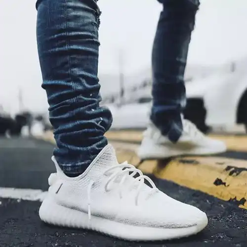 球鞋套路都是套路期待已久的yeezy补货又要延后了