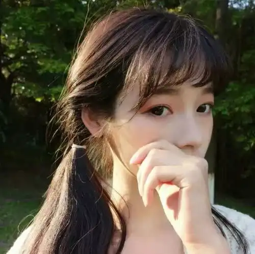 氛围感模糊韩系女头
