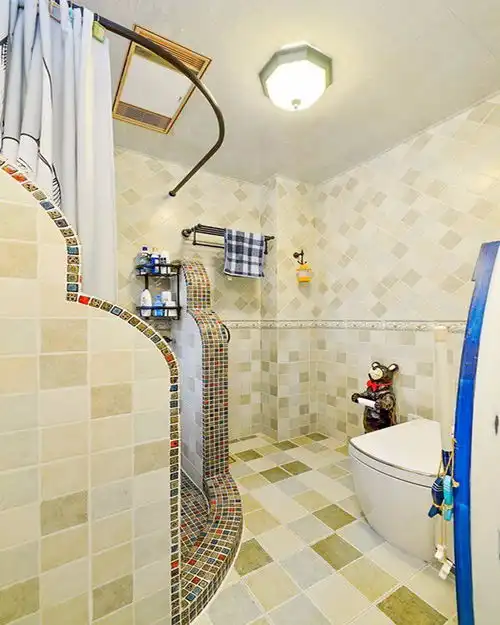 98㎡新房,蓝黄色系地中海风格设计,卫生间的造型很有设计感