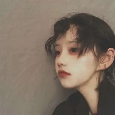 女生头像回首亘年满月的怦然心动你扔拔得头筹.