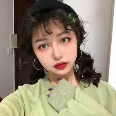 绿系女生动漫人物图片头